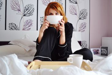 uploads/zinnia/2019/07/08/adult-bed-bedroom-364362.jpg